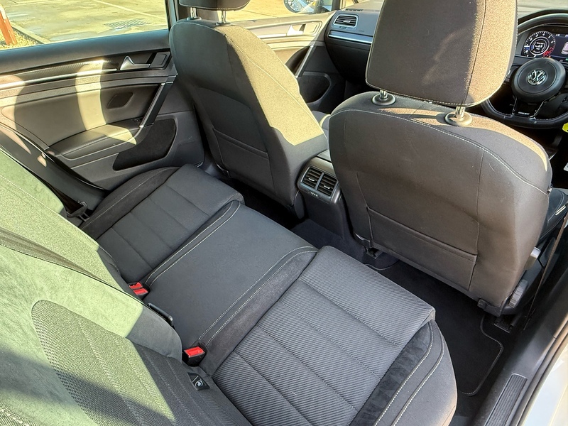 Volkswagen Golf 2.0 TSI BlueMotion Tech R Estate 5dr Petrol DSG 4Motion Euro 6 (s/s) (310 ps) - U10003626