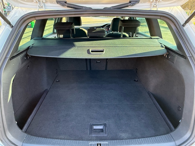 Volkswagen Golf 2.0 TSI BlueMotion Tech R Estate 5dr Petrol DSG 4Motion Euro 6 (s/s) (310 ps) - U10003626