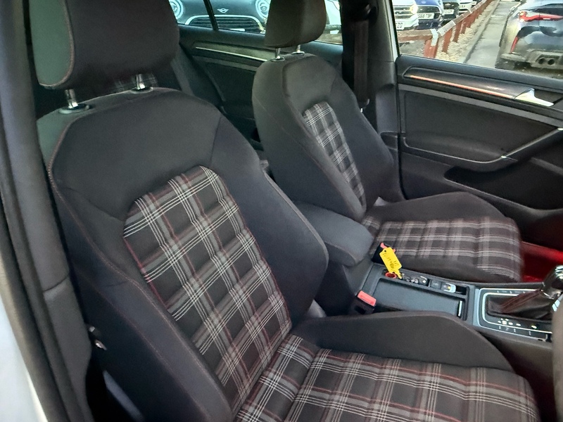 Volkswagen Golf 2.0 TSI GPF GTI Performance Hatchback 5dr Petrol DSG Euro 6 (s/s) (245 ps) - U10003630