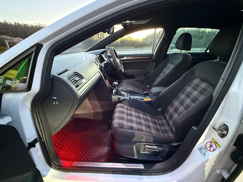 Volkswagen Golf 2.0 TSI GPF GTI Performance Hatchback 5dr Petrol DSG Euro 6 (s/s) (245 ps) - U10003630