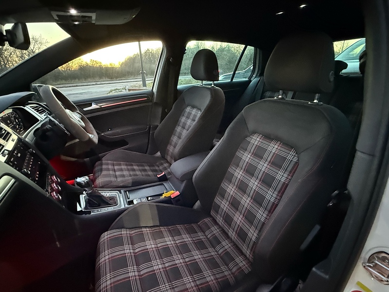 Volkswagen Golf 2.0 TSI GPF GTI Performance Hatchback 5dr Petrol DSG Euro 6 (s/s) (245 ps) - U10003630