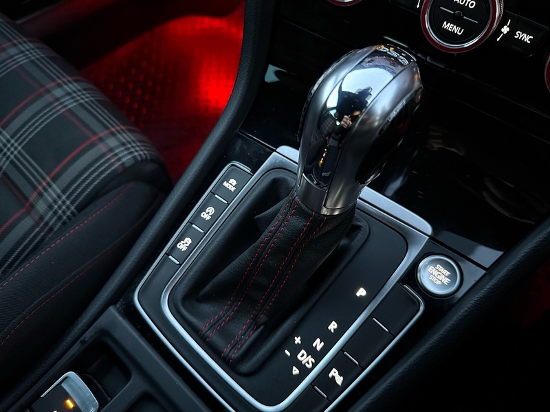 Volkswagen Golf 2.0 TSI GPF GTI Performance Hatchback 5dr Petrol DSG Euro 6 (s/s) (245 ps) - U10003630