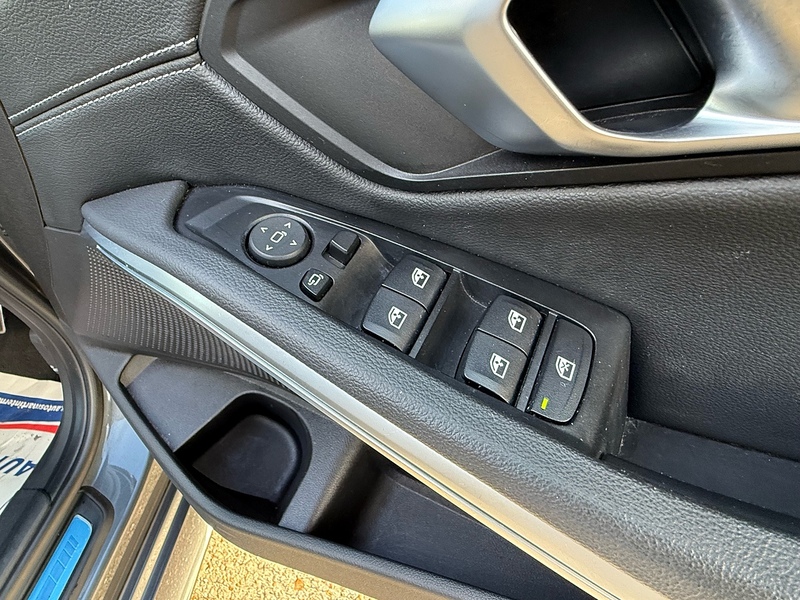 BMW 3 Series 2.0 320i M Sport Saloon 4dr Petrol Auto Euro 6 (s/s) (184 ps) - U10003633