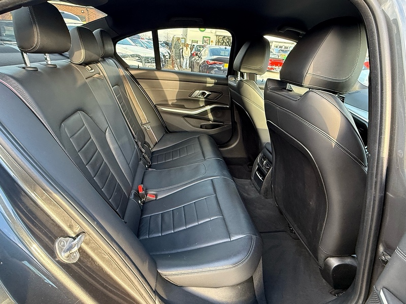 BMW 3 Series 2.0 320i M Sport Saloon 4dr Petrol Auto Euro 6 (s/s) (184 ps) - U10003633