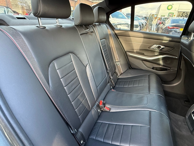 BMW 3 Series 2.0 320i M Sport Saloon 4dr Petrol Auto Euro 6 (s/s) (184 ps) - U10003633