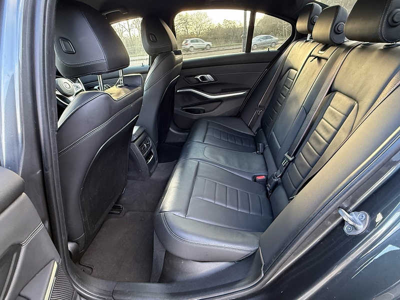 BMW 3 Series 2.0 320i M Sport Saloon 4dr Petrol Auto Euro 6 (s/s) (184 ps) - U10003633