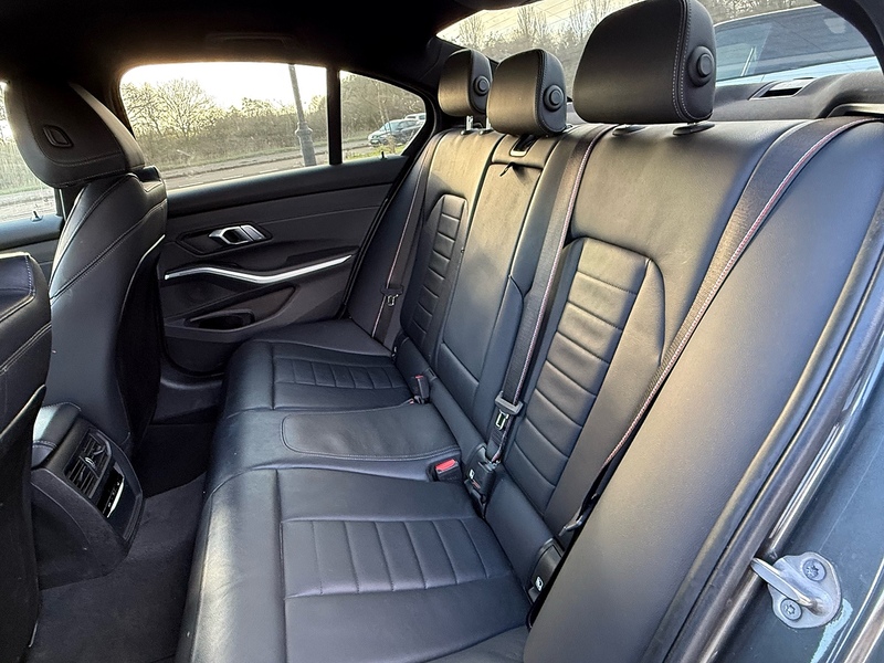 BMW 3 Series 2.0 320i M Sport Saloon 4dr Petrol Auto Euro 6 (s/s) (184 ps) - U10003633