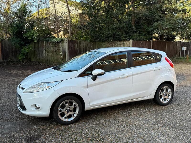 Ford Fiesta 1.25 Zetec Hatchback 5dr Petrol Manual (129 g/km, 81 bhp) - U10003641