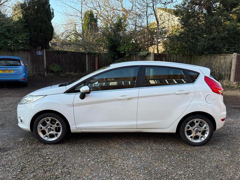 Ford Fiesta 1.25 Zetec Hatchback 5dr Petrol Manual (129 g/km, 81 bhp) - U10003641