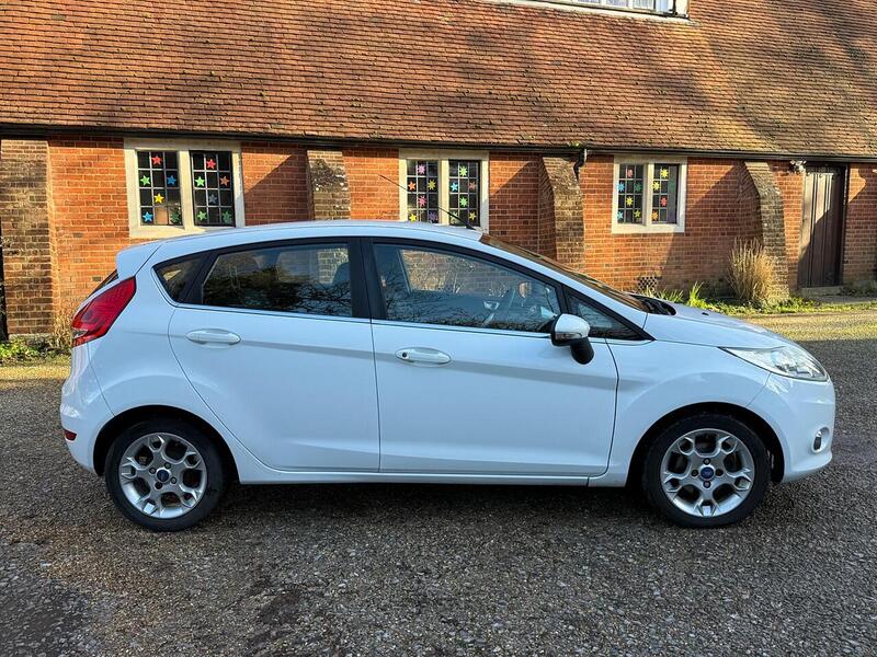 Ford Fiesta 1.25 Zetec Hatchback 5dr Petrol Manual (129 g/km, 81 bhp) - U10003641