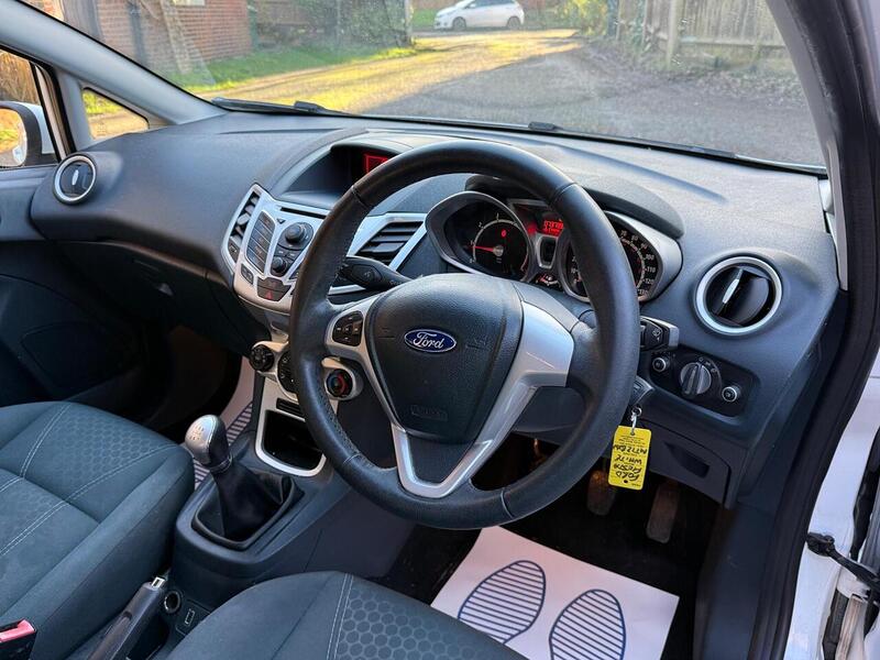 Ford Fiesta 1.25 Zetec Hatchback 5dr Petrol Manual (129 g/km, 81 bhp) - U10003641
