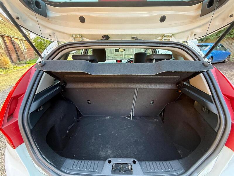 Ford Fiesta 1.25 Zetec Hatchback 5dr Petrol Manual (129 g/km, 81 bhp) - U10003641