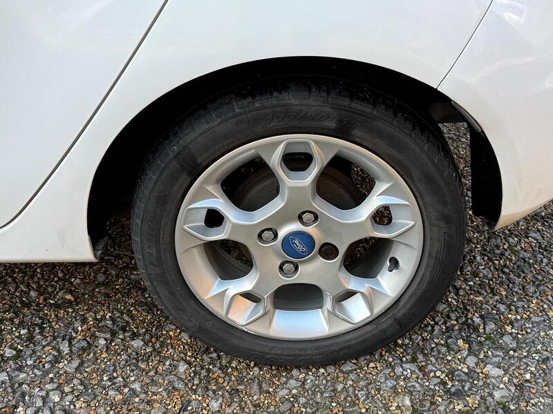 Ford Fiesta 1.25 Zetec Hatchback 5dr Petrol Manual (129 g/km, 81 bhp) - U10003641