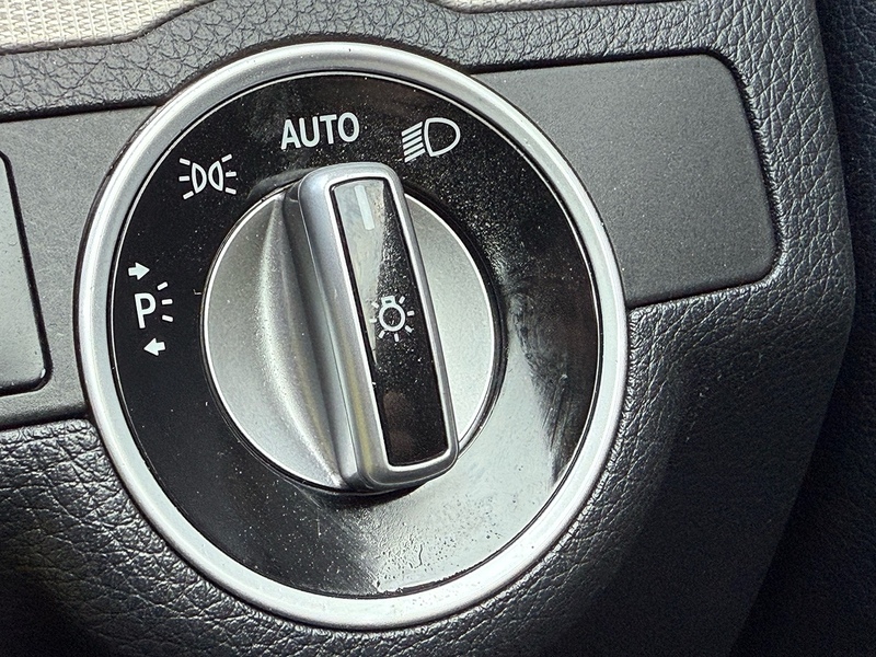 Mercedes-Benz E Class 2.1 E220 CDI AMG Sport Cabriolet 2dr Diesel Manual Euro 5 (s/s) (170 ps) - U10003644