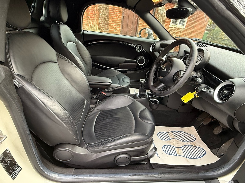 MINI Roadster 1.6 Cooper Convertible 2dr Petrol Manual Euro 6 (s/s) (122 ps) - U10003648