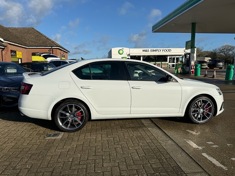 Skoda Octavia 2.0 TSI GPF vRS Hatchback 5dr Petrol DSG Euro 6 (s/s) (245 ps) - U10003658