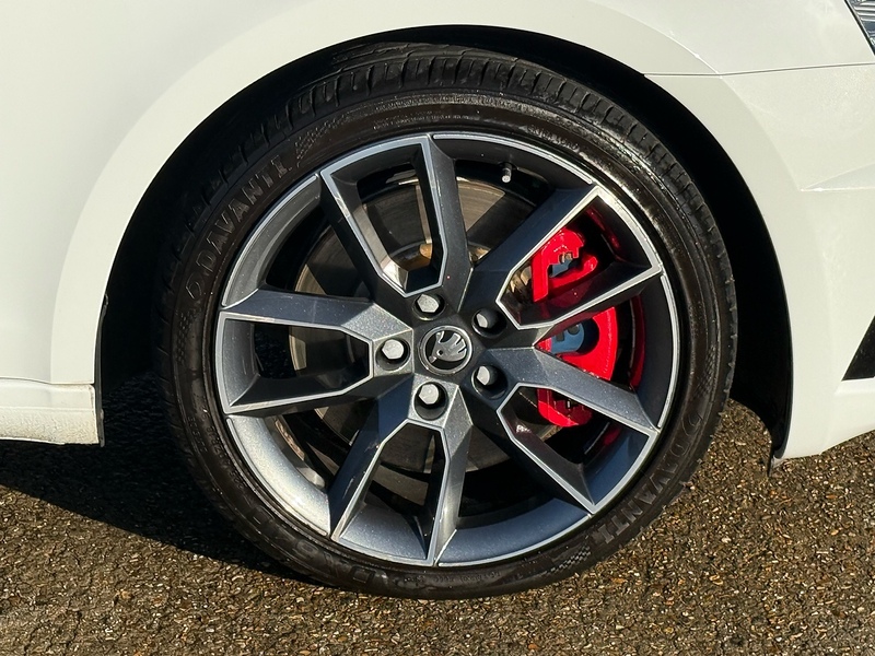 Skoda Octavia 2.0 TSI GPF vRS Hatchback 5dr Petrol DSG Euro 6 (s/s) (245 ps) - U10003658