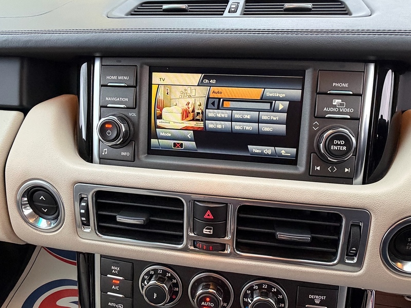 Land Rover Range Rover 4.4 TD V8 Westminster SUV 5dr Diesel Auto 4WD Euro 5 (313 bhp) - U10003667