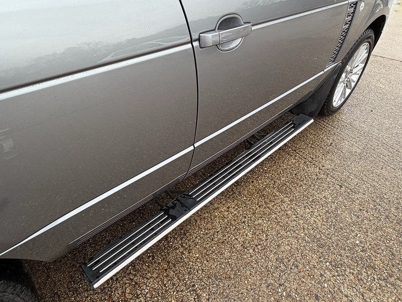 Land Rover Range Rover 4.4 TD V8 Westminster SUV 5dr Diesel Auto 4WD Euro 5 (313 bhp) - U10003667