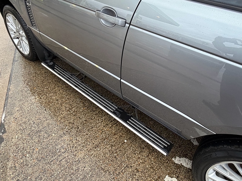 Land Rover Range Rover 4.4 TD V8 Westminster SUV 5dr Diesel Auto 4WD Euro 5 (313 bhp) - U10003667