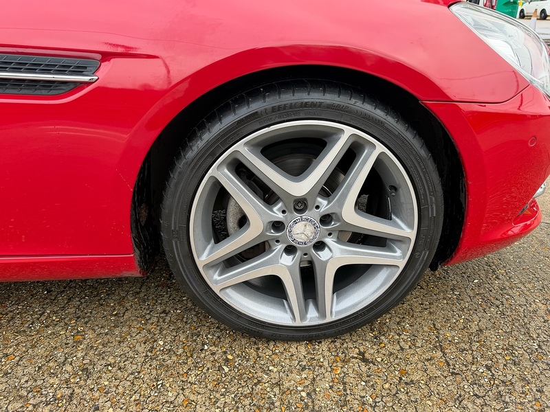 Mercedes-Benz SLK 1.8 SLK200 BlueEfficiency Convertible 2dr Petrol G-Tronic+ Euro 5 (s/s) (184 ps) - U10003670