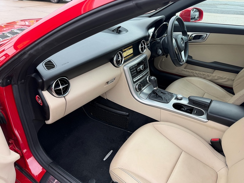 Mercedes-Benz SLK 1.8 SLK200 BlueEfficiency Convertible 2dr Petrol G-Tronic+ Euro 5 (s/s) (184 ps) - U10003670