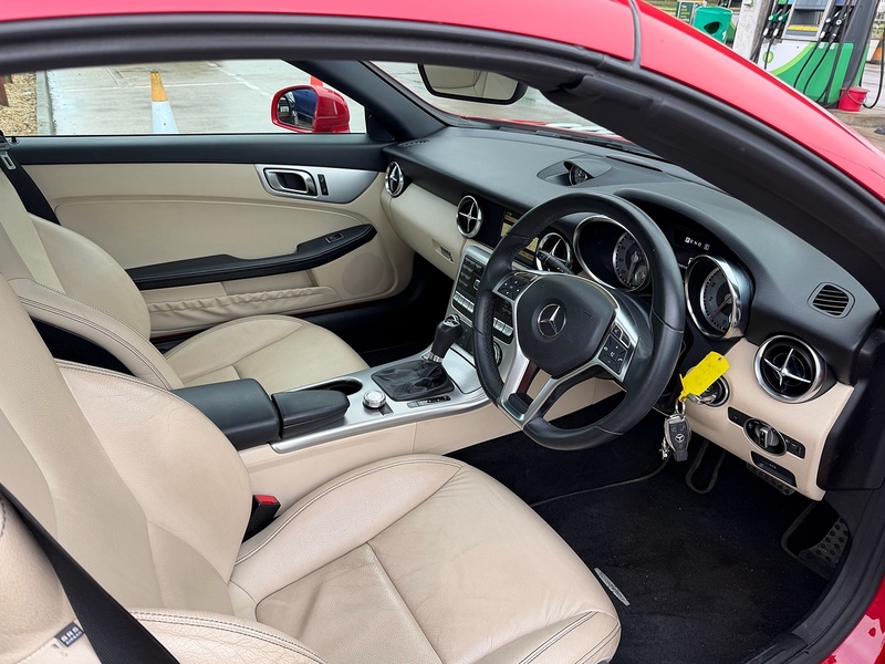 Mercedes-Benz SLK 1.8 SLK200 BlueEfficiency Convertible 2dr Petrol G-Tronic+ Euro 5 (s/s) (184 ps) - U10003670