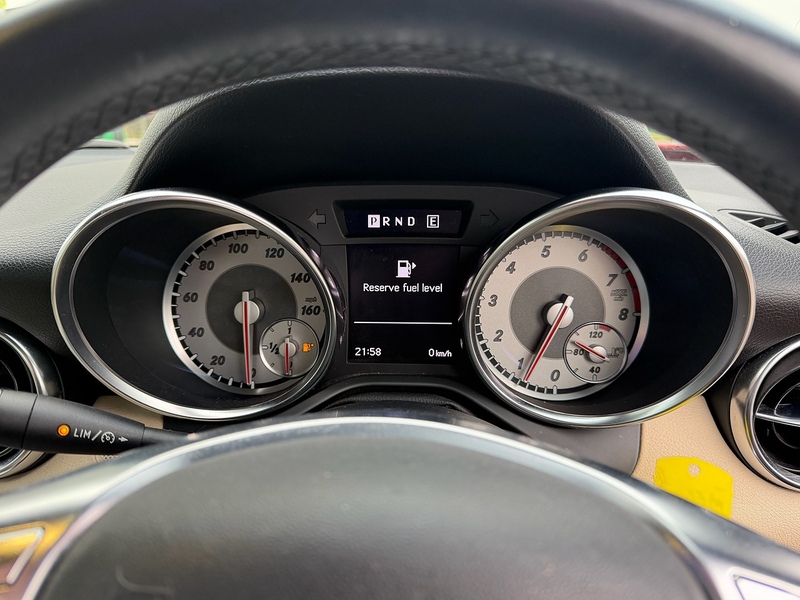 Mercedes-Benz SLK 1.8 SLK200 BlueEfficiency Convertible 2dr Petrol G-Tronic+ Euro 5 (s/s) (184 ps) - U10003670