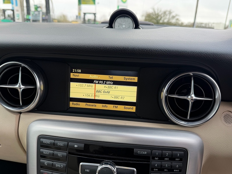 Mercedes-Benz SLK 1.8 SLK200 BlueEfficiency Convertible 2dr Petrol G-Tronic+ Euro 5 (s/s) (184 ps) - U10003670