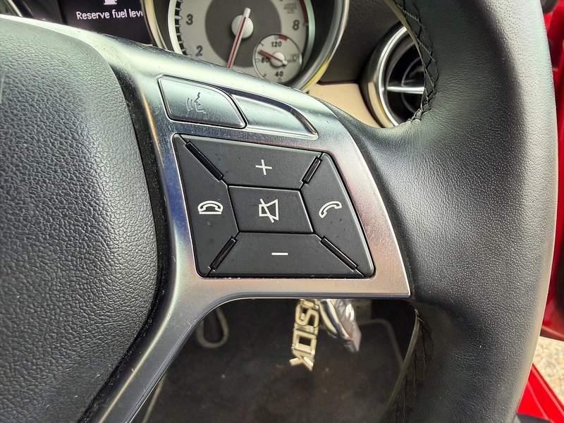 Mercedes-Benz SLK 1.8 SLK200 BlueEfficiency Convertible 2dr Petrol G-Tronic+ Euro 5 (s/s) (184 ps) - U10003670