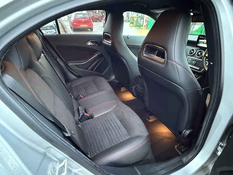 Mercedes-Benz A Class 1.6 A180 AMG Line (Premium) Hatchback 5dr Petrol 7G-DCT Euro 6 (s/s) (122 ps) - U10003677