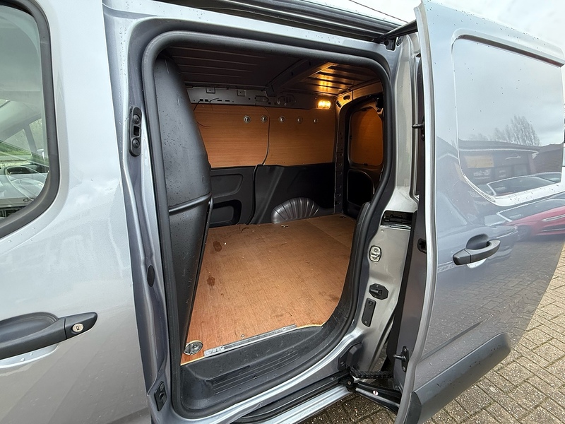 Peugeot Partner 1.5 BlueHDi 1000 Professional Premium Standard Panel Van 5dr Diesel Manual SWB Euro 6 (100 bhp) - U10003680