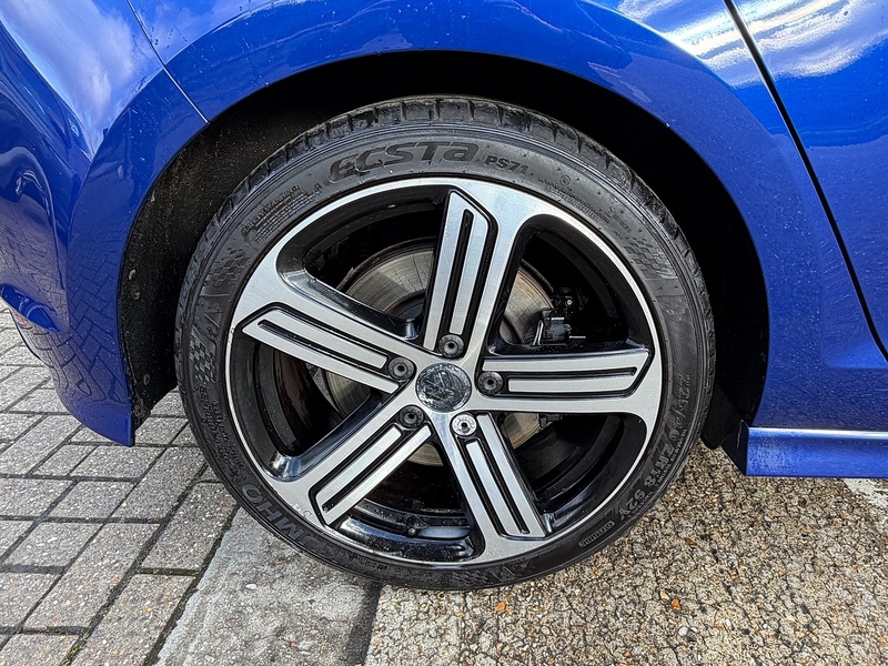 Volkswagen Golf 2.0 TSI BlueMotion Tech R Hatchback 5dr Petrol Manual 4Motion Euro 6 (s/s) (300 ps) - U10003683