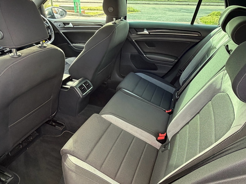 Volkswagen Golf 2.0 TSI BlueMotion Tech R Hatchback 5dr Petrol Manual 4Motion Euro 6 (s/s) (300 ps) - U10003683