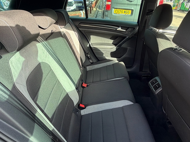 Volkswagen Golf 2.0 TSI BlueMotion Tech R Hatchback 5dr Petrol Manual 4Motion Euro 6 (s/s) (300 ps) - U10003683