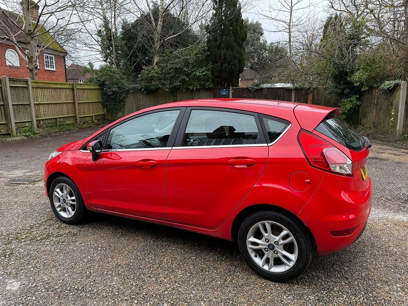 Ford Fiesta 1.5 TDCi Zetec Hatchback 5dr Diesel Manual Euro 5 (75 ps) - U10003686