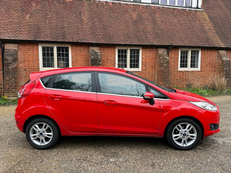 Ford Fiesta 1.5 TDCi Zetec Hatchback 5dr Diesel Manual Euro 5 (75 ps) - U10003686