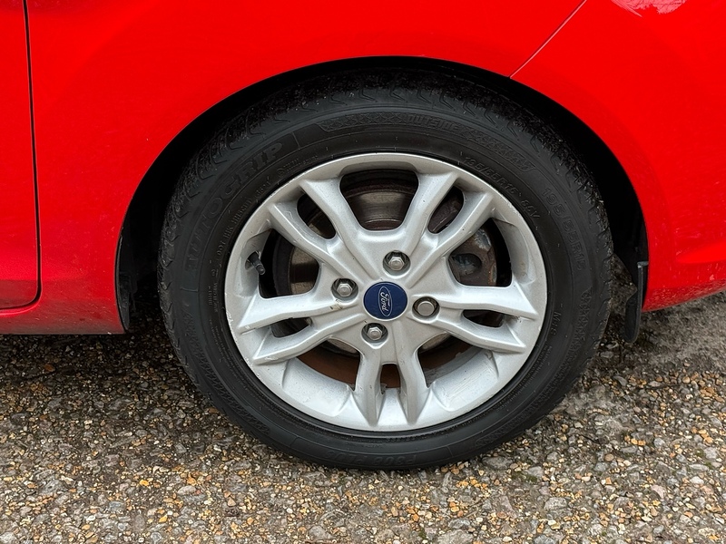 Ford Fiesta 1.5 TDCi Zetec Hatchback 5dr Diesel Manual Euro 5 (75 ps) - U10003686