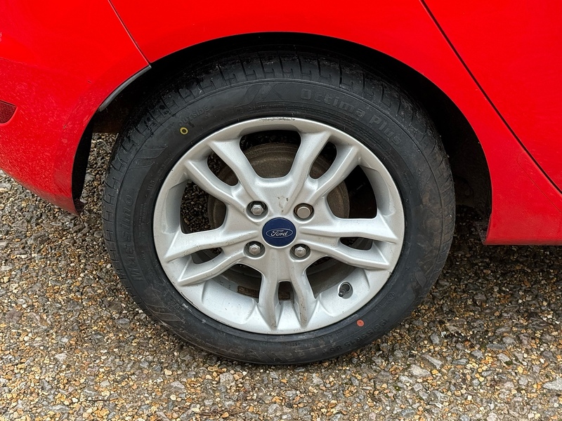 Ford Fiesta 1.5 TDCi Zetec Hatchback 5dr Diesel Manual Euro 5 (75 ps) - U10003686