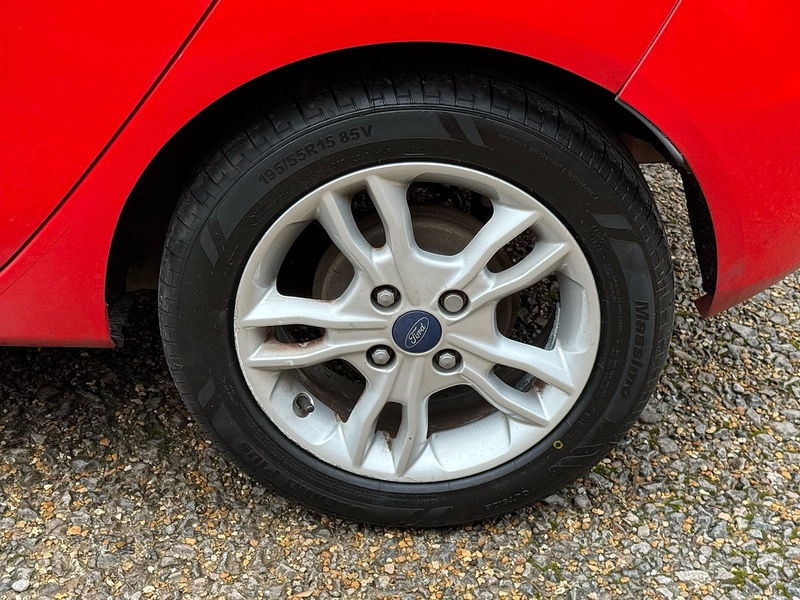 Ford Fiesta 1.5 TDCi Zetec Hatchback 5dr Diesel Manual Euro 5 (75 ps) - U10003686