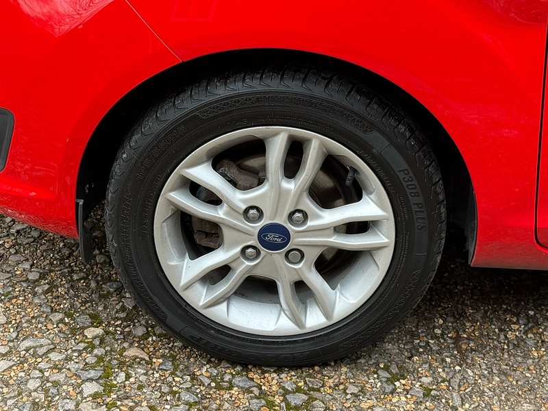 Ford Fiesta 1.5 TDCi Zetec Hatchback 5dr Diesel Manual Euro 5 (75 ps) - U10003686