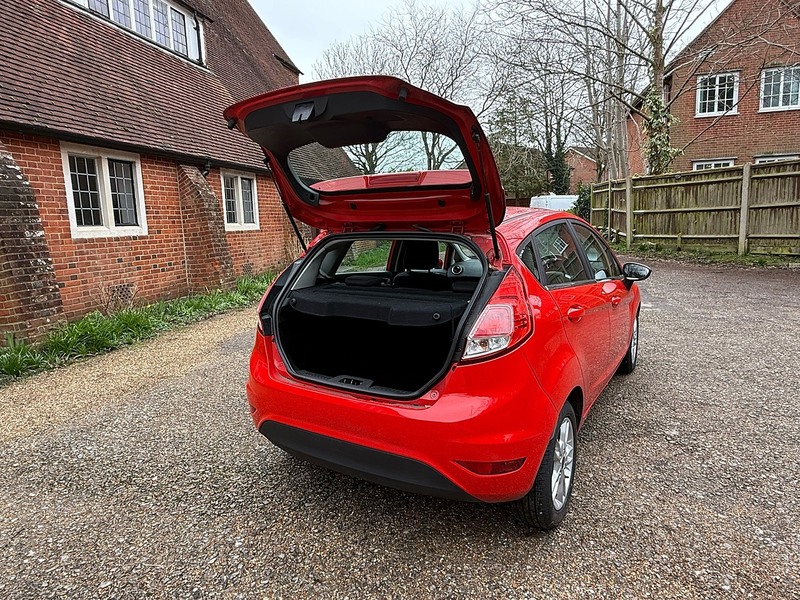 Ford Fiesta 1.5 TDCi Zetec Hatchback 5dr Diesel Manual Euro 5 (75 ps) - U10003686