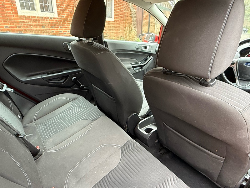 Ford Fiesta 1.5 TDCi Zetec Hatchback 5dr Diesel Manual Euro 5 (75 ps) - U10003686