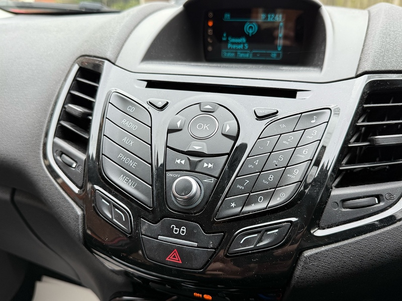 Ford Fiesta 1.5 TDCi Zetec Hatchback 5dr Diesel Manual Euro 5 (75 ps) - U10003686