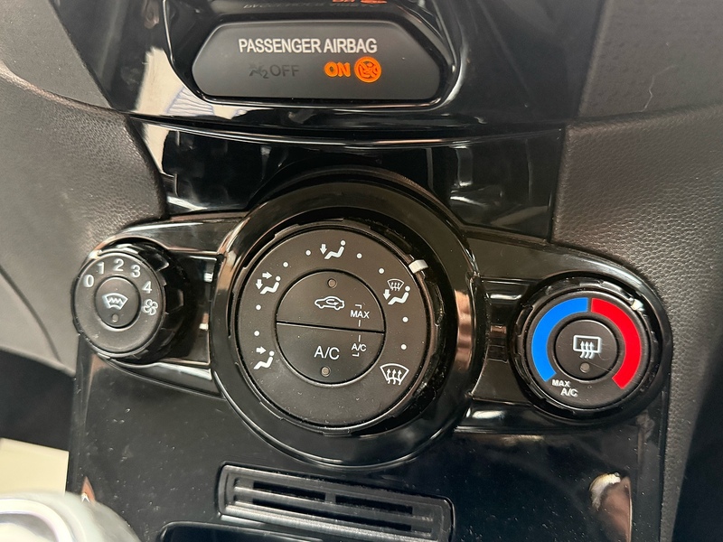 Ford Fiesta 1.5 TDCi Zetec Hatchback 5dr Diesel Manual Euro 5 (75 ps) - U10003686