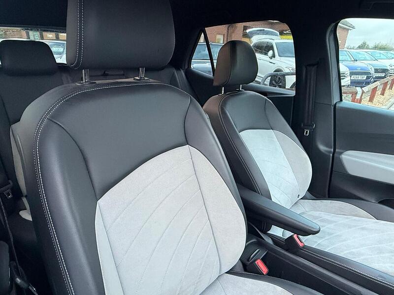 Volkswagen ID.3 Pro Performance 58kWh Life Hatchback 5dr Electric Auto (204 ps) - U10003696