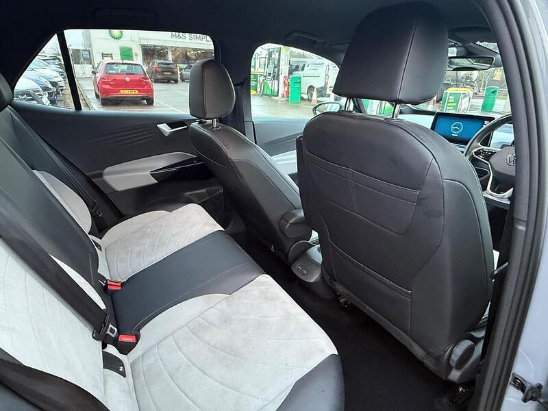 Volkswagen ID.3 Pro Performance 58kWh Life Hatchback 5dr Electric Auto (204 ps) - U10003696