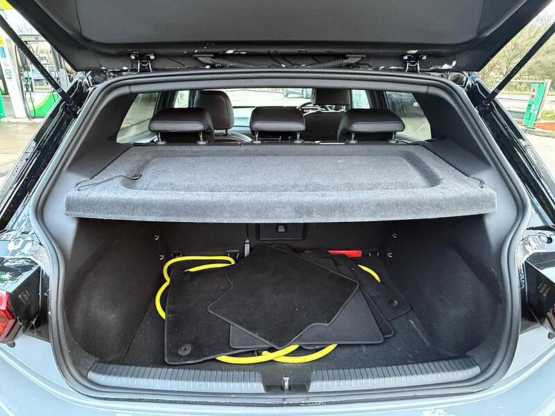 Volkswagen ID.3 Pro Performance 58kWh Life Hatchback 5dr Electric Auto (204 ps) - U10003696