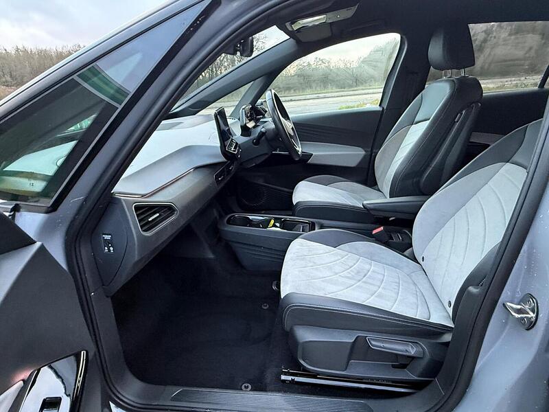 Volkswagen ID.3 Pro Performance 58kWh Life Hatchback 5dr Electric Auto (204 ps) - U10003696