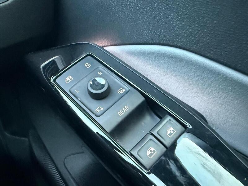 Volkswagen ID.3 Pro Performance 58kWh Life Hatchback 5dr Electric Auto (204 ps) - U10003696